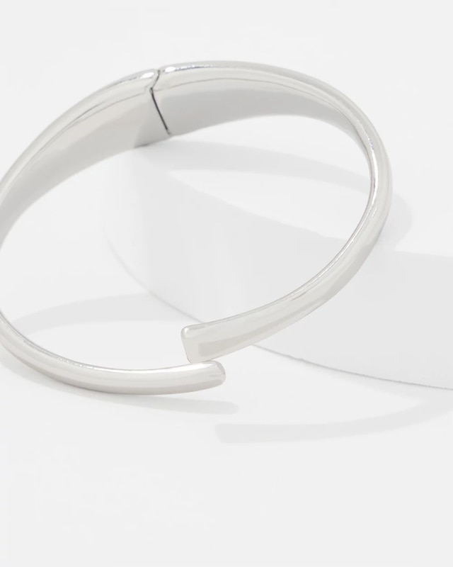 WHBM_BR_20Slvr_20Sculptural_20Cuff_570393584_GRY000930_TT_ALT_202.jpeg