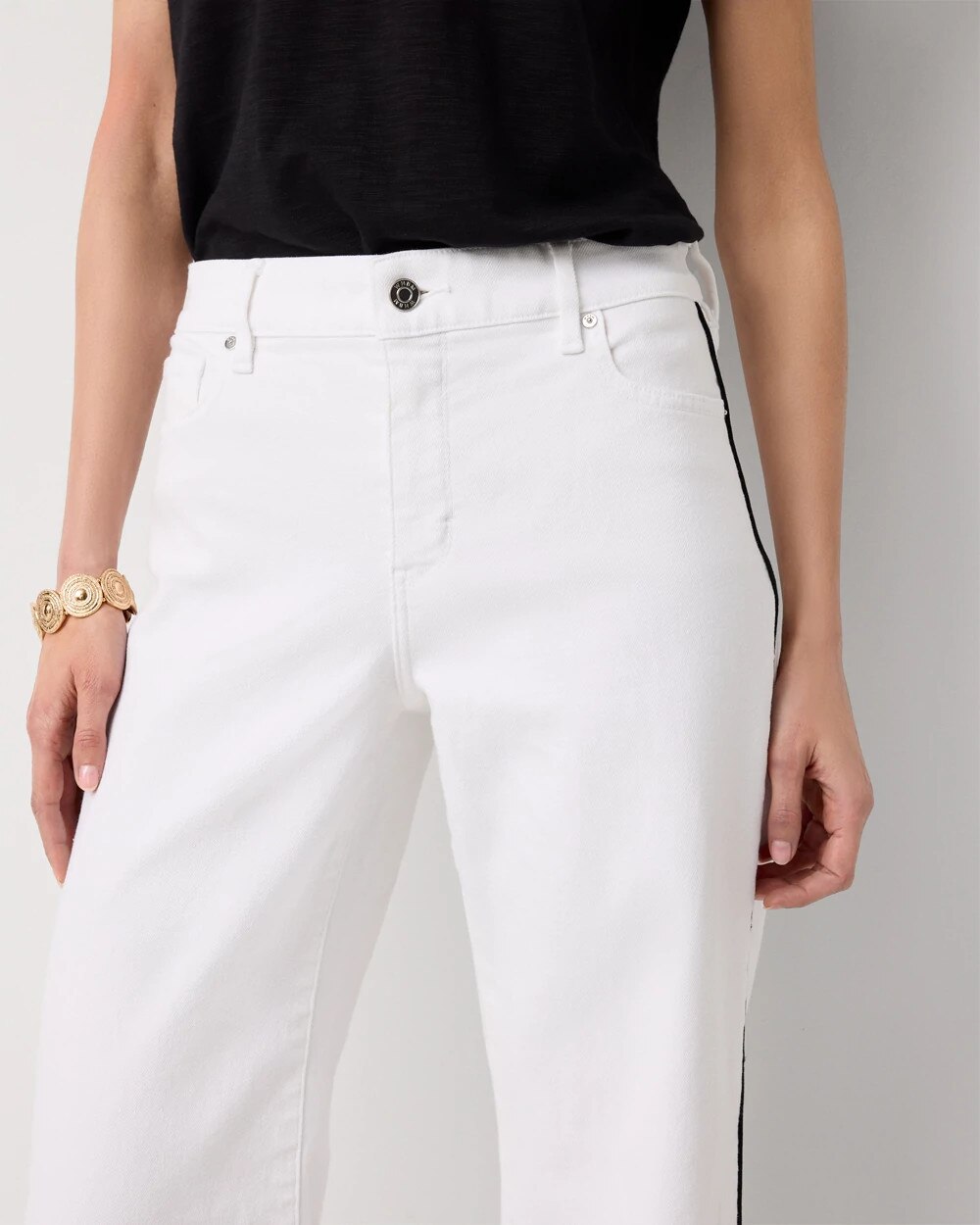 WHBM_Contrast20Seam20Wide20Leg_570405575_WHT000100_OF_ALT202.jpeg