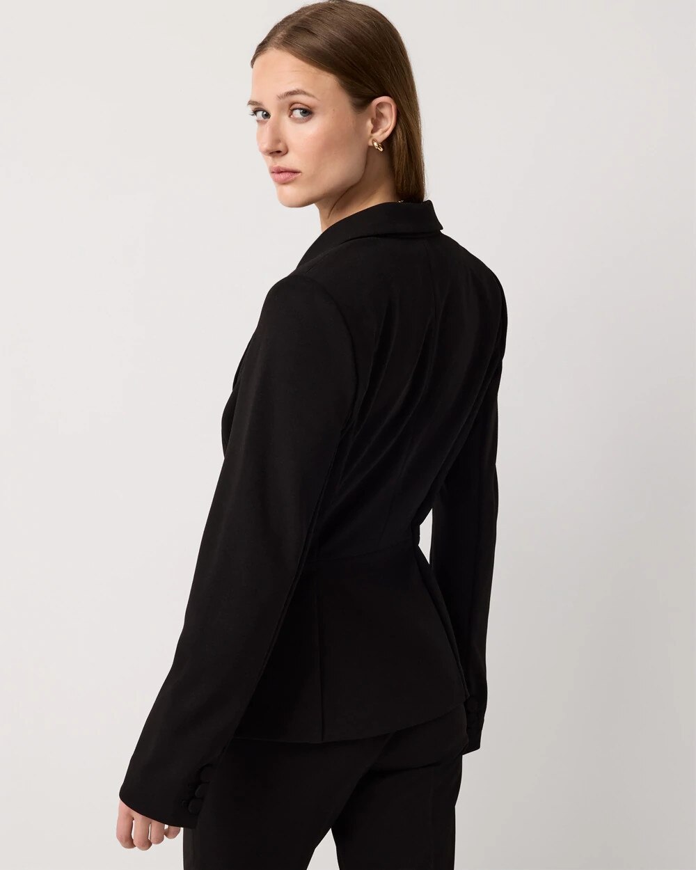 WHBM_Crepe20Blazer_570405921_BLK000001_OF_ALT203.jpeg