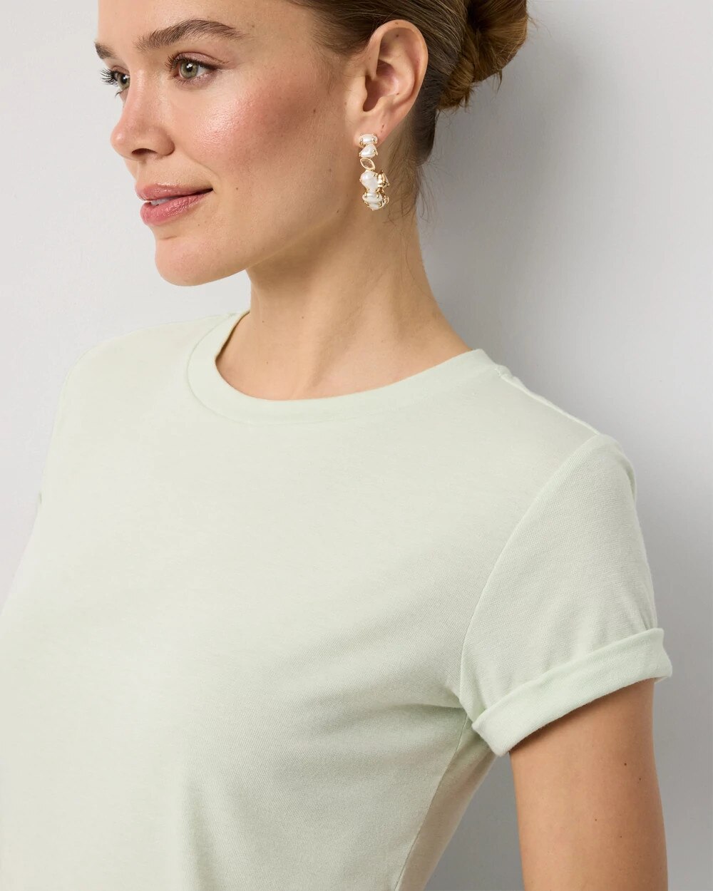 WHBM_Easy20Crew20Neck20Tee_570408604_GRN007391_OF_ALT202.jpeg