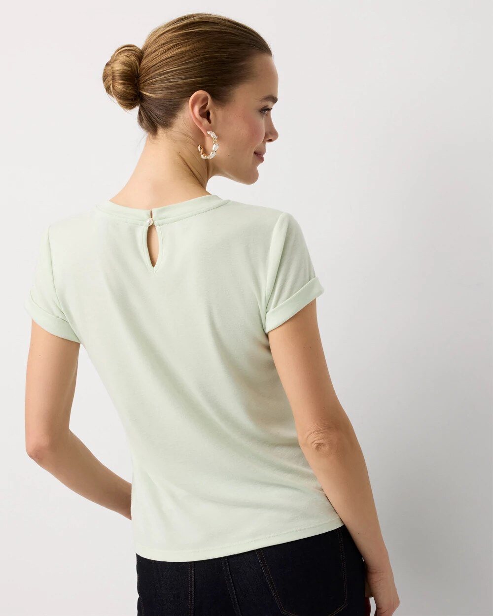 WHBM_Easy20Crew20Neck20Tee_570408604_GRN007391_OF_ALT203.jpeg