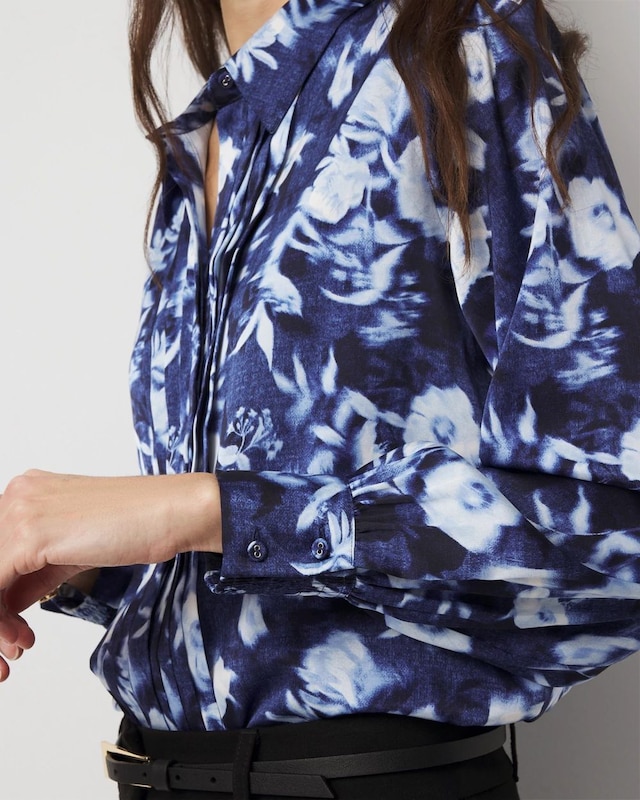 WHBM_LS_20Satin_20Pleat_20Placket_570403482_IVO007232_OF_ALT_202.jpeg