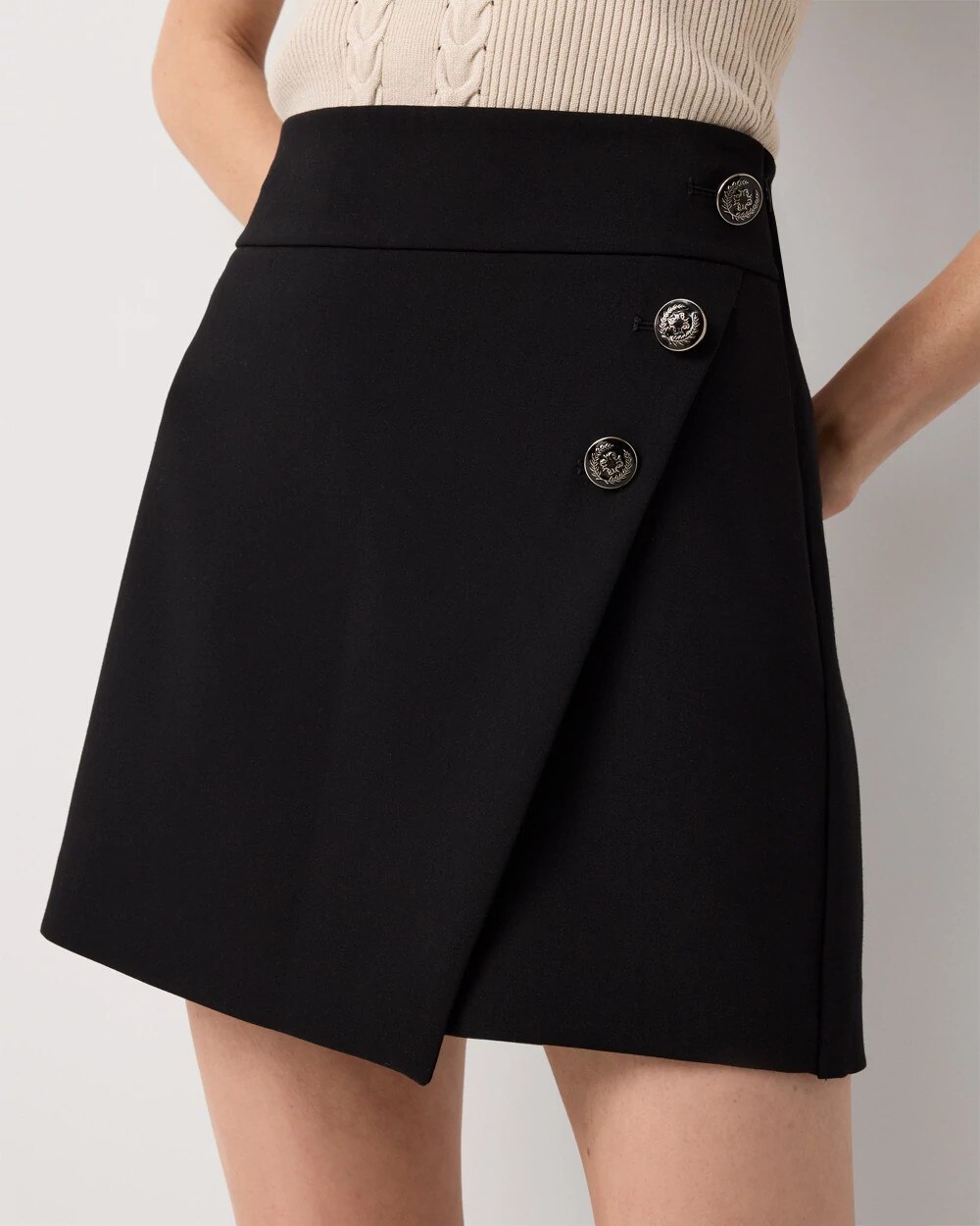 WHBM_Luxe20DBL20Weave20Bttn20Skort_570394181_BLK000001_OF_ALT202.jpeg
