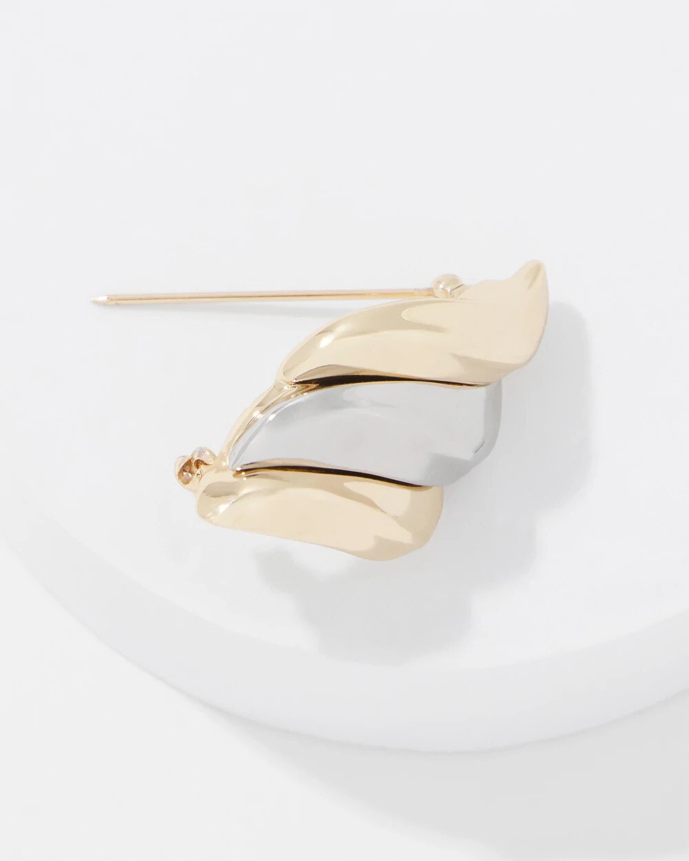 WHBM_MM20Sculptural20Wave20Brooch_570405664_NEU001847_TT_ALT202.jpeg