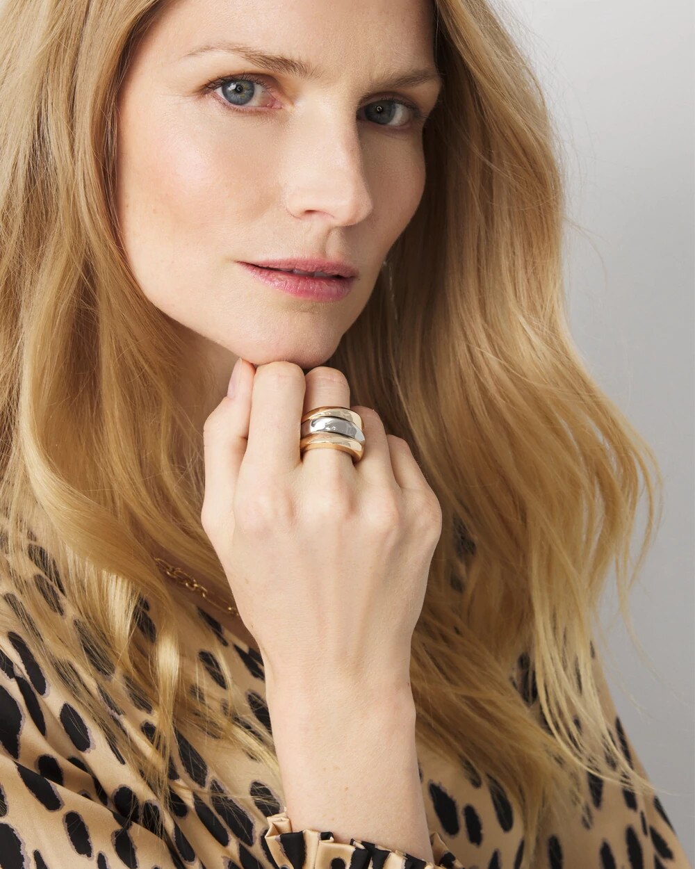 WHBM_MM20Sculptural20Wave20Ring_570405663_NEU001847_OF_MAIN-1.jpeg