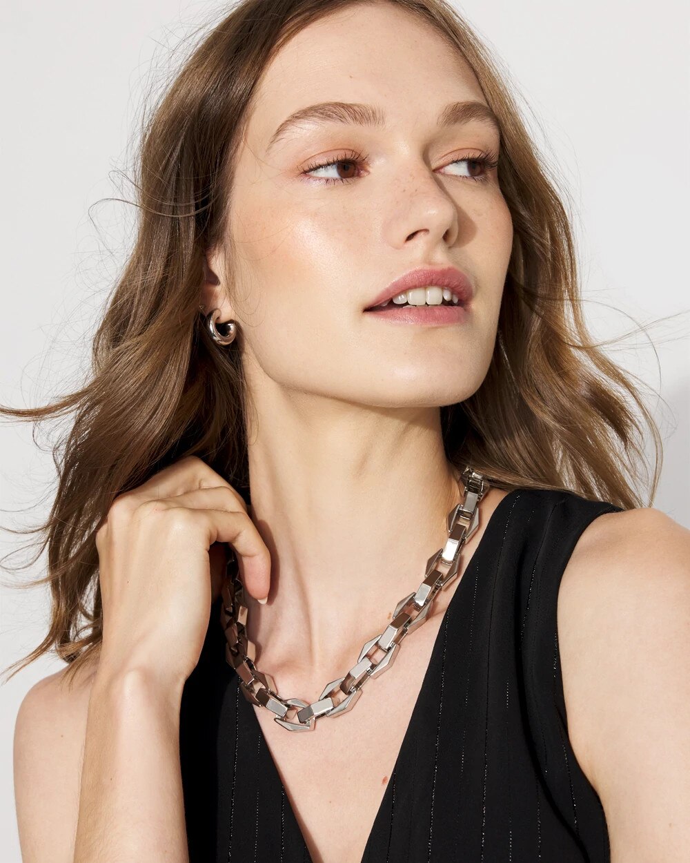 WHBM_NK20Slvr20Bold20Chain20SS_570403196_GRY000930_OF_MAIN.jpeg