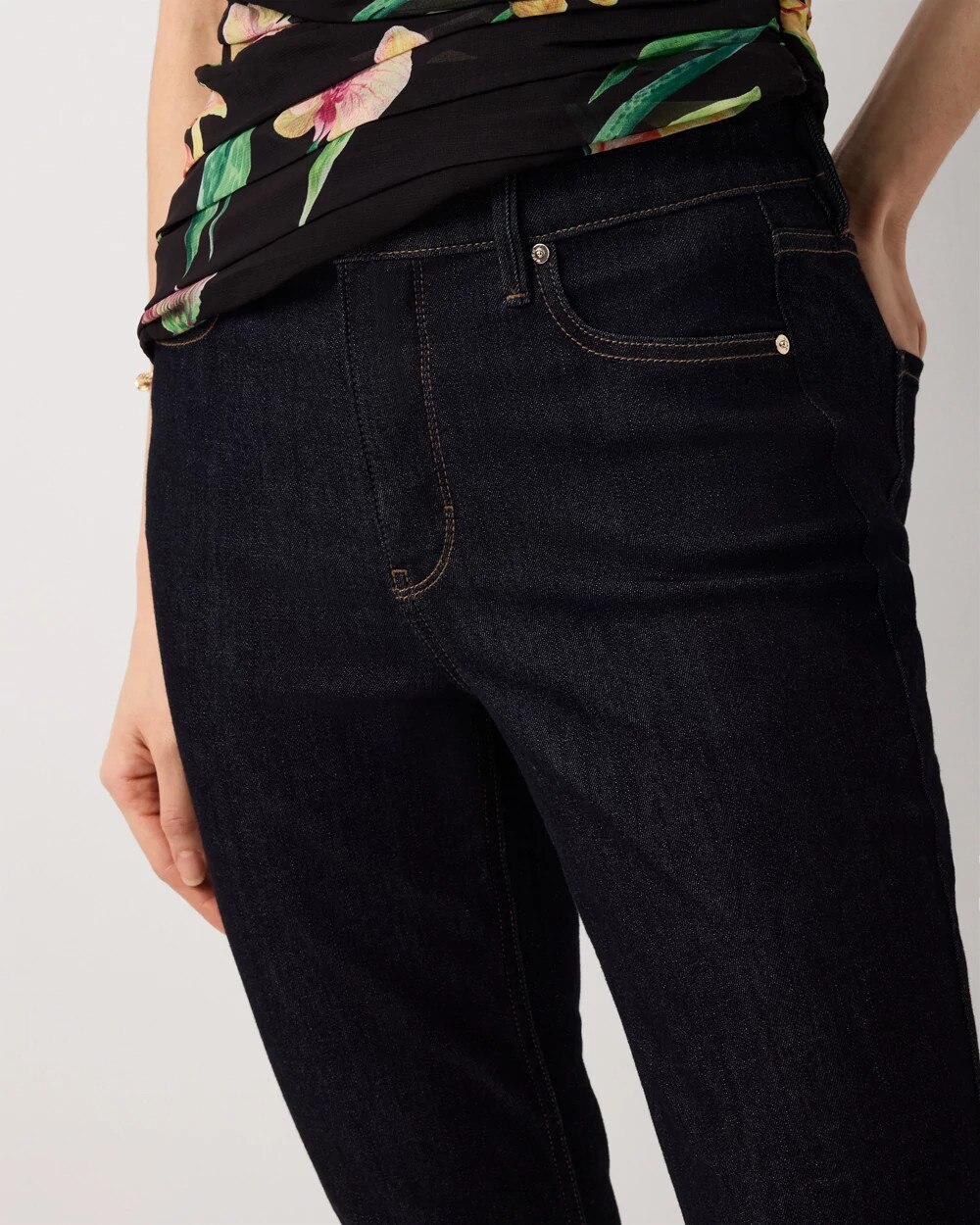 WHBM_New20Skinny20520Pocket_570393337_BLU002770_OF_ALT202.jpeg