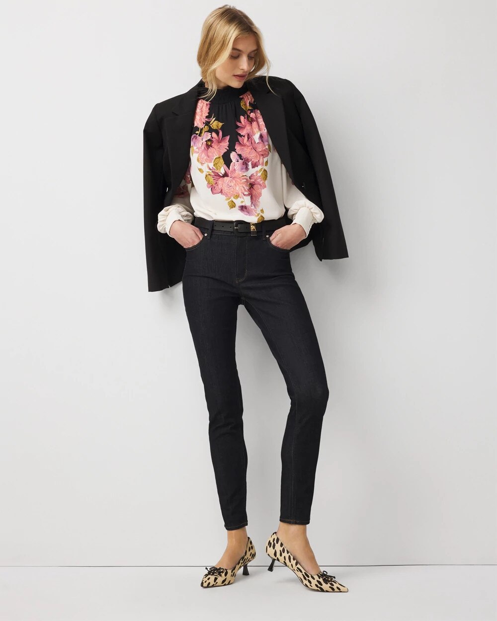 WHBM_New20Skinny20520Pocket_570393337_BLU002770_OF_ALT207-1.jpeg