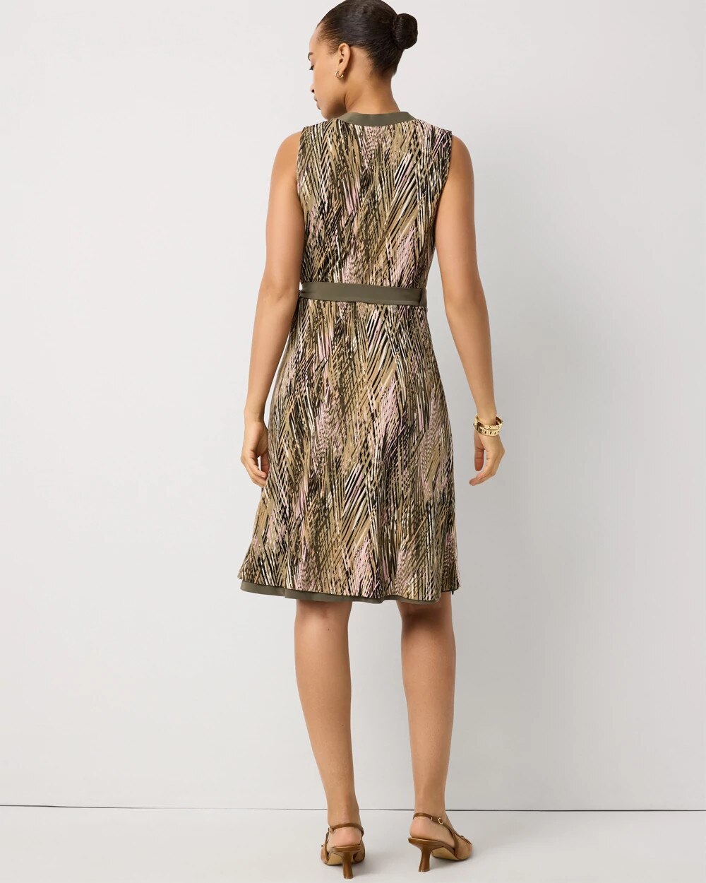 WHBM_SL20Reversible20Wrap20Mini_570413487_GRN007569_OF_ALT203.jpeg