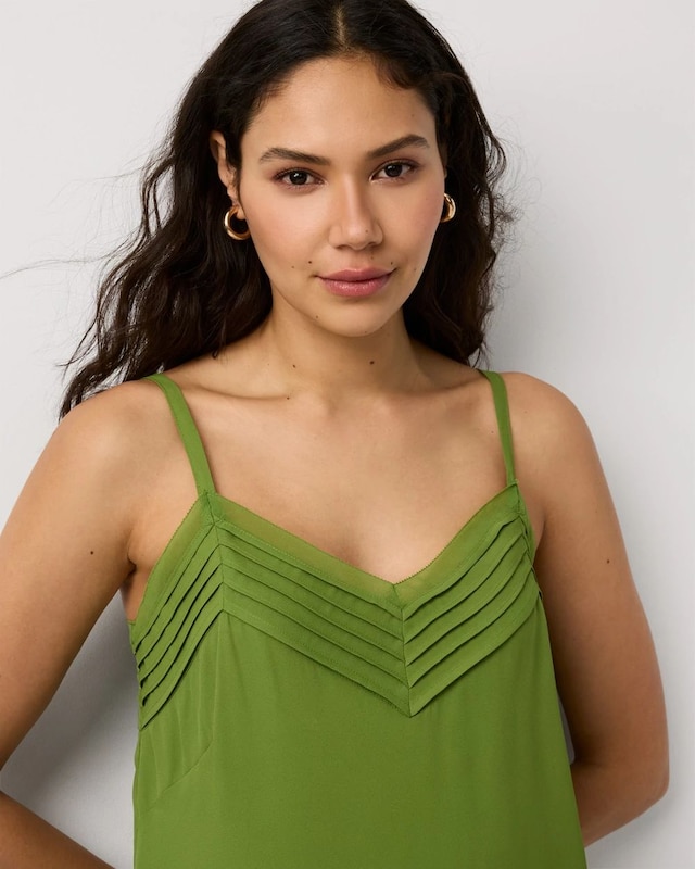 WHBM_SL_20Crepe_20Pintuck_20Tank_570409662_GRN007355_OF_ALT_202.jpeg
