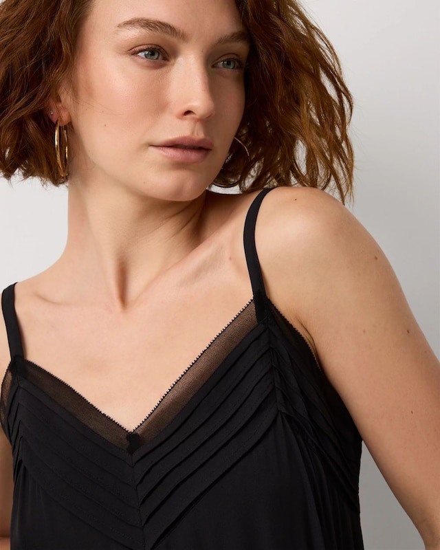WHBM_SL_20Crepe_20Pintuck_20Tank_570409694_BLK000001_OF_ALT_202.jpeg