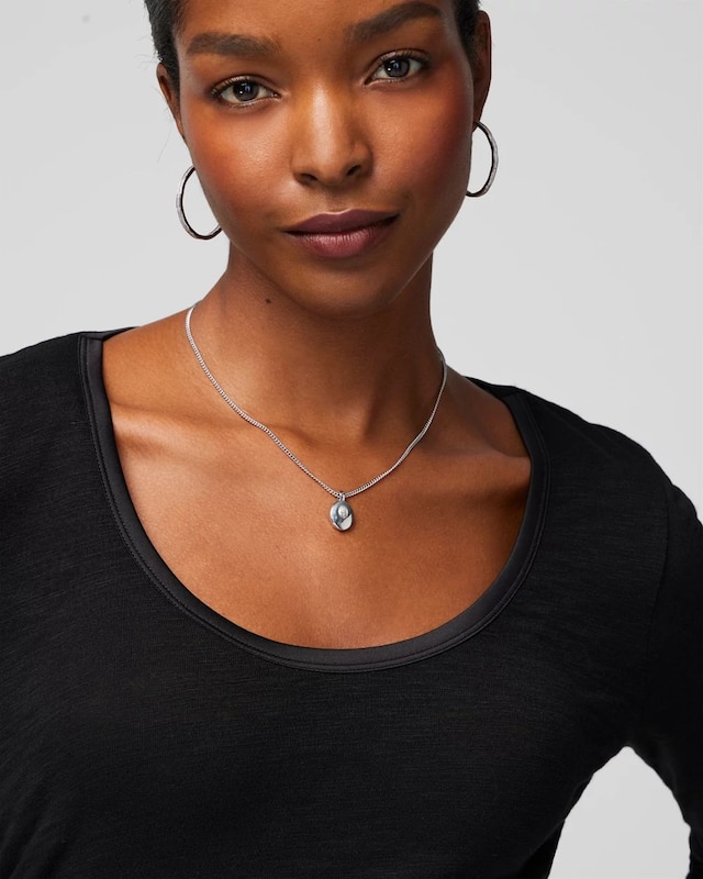 WHBM_Shirred_20Scoop_20Nk_20Tee_570359490_BLK000001_OF_ALT_202.jpeg